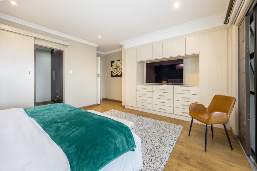 4 Bedroom Property for Sale in Loevenstein Western Cape